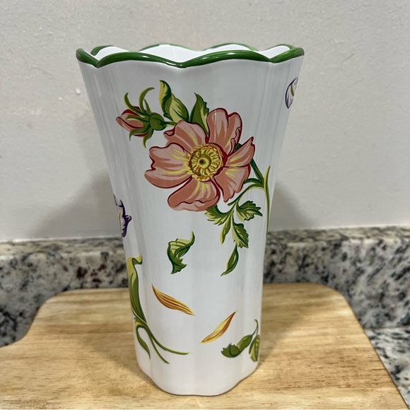 1998 Vintage Tiffany & Co Vase “Tiffany Petals” - No Chips - Gorgeous & Retired - Picture 3 of 11